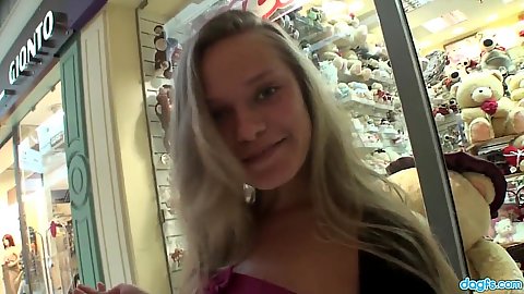Luscious blonde amateur Willa outdoors going to the fitting room