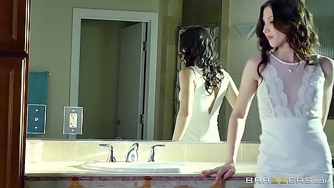 Two love girl Skin Diamond and Ellena Woods go to the shower