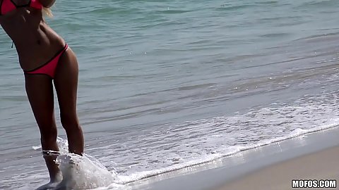 Bikini beach girl Uma Jolie in voyeur video