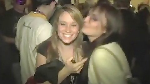 College teens grabbing some drinks and cock