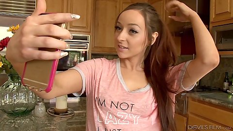 Jessie Lynn taking a selfie of her face then of her pussy