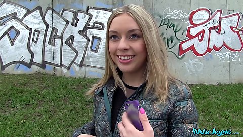 Sexy little spinner from Russian Sapphire has a chat on the street