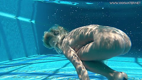 Underwater swimming with naked girl Mary Kalisy in the pool solo