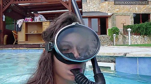 Diana Kalgotkina is going diving in her pool naked noice hehe