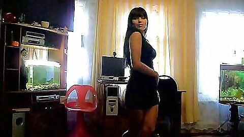 Hot gf in a home video does a little strip dance