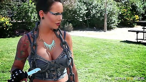 Big tits tattoo Bonnie Rotten outdoor and in threesome act