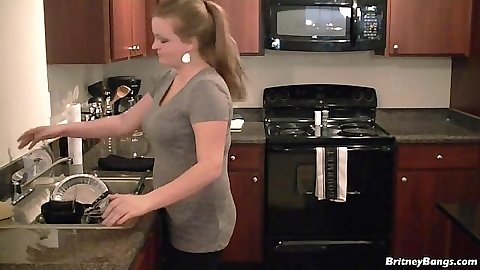 Doing some dishes in the kitchen with softcore Britney Bangs