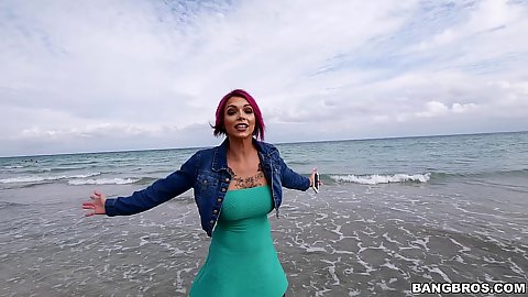 Anna Bell Peaks running around the beach feeling the air