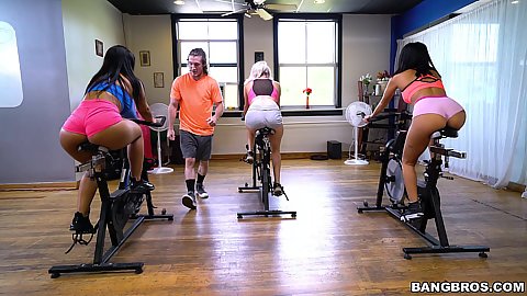 Spin class with hotpants ladies Rose Monroe with their perverted trainer