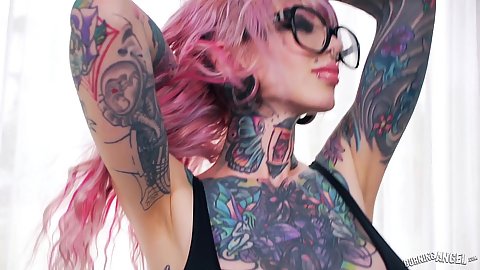 Tattooed Sexy Chick in Mouth Sitting Enjoys Awesome Oral Pleasure