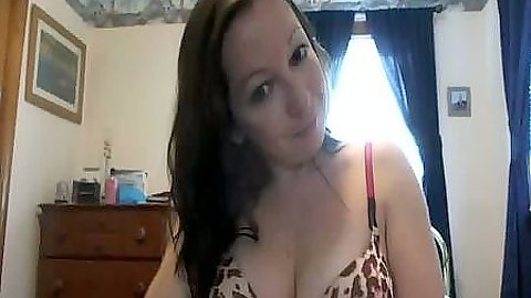 Great natural boobs for a gf posing on home video